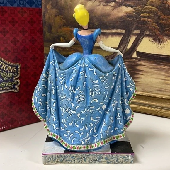 DISNEY Traditions by Jim Shore Cinderella Figurine "Romantic Waltz" (4007216) - Picture 8 of 16
